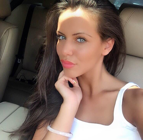 Ученичка от Годеч изгори кола от лотарията