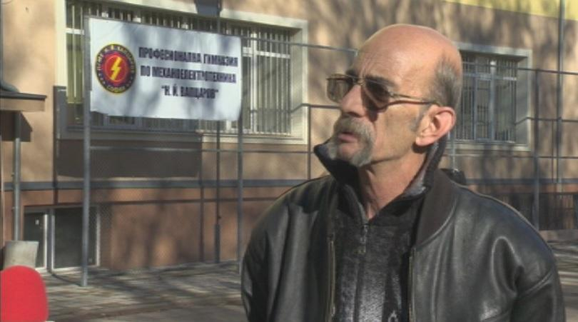 Ревниви боксьори са нахлули заради ученичка с метални пръти в столична гимназия, издирвали ухажора ѝ