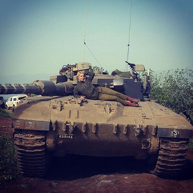 Експериментална програма вкара топ красавици в израелските танкове Merkava, но... (СНИМКИ)