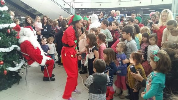 Няма да повярвате кои гости кацнаха на летище София, децата са в екстаз (СНИМКИ)