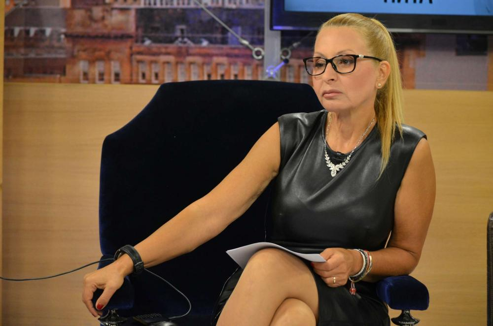 Беновска: Г-жо Нинова, пожелавам Ви да сте здрава, щастлива, успешна, обичана, да обичате, да намерите смисъл в живота си, да творите добро, да помагате на другите