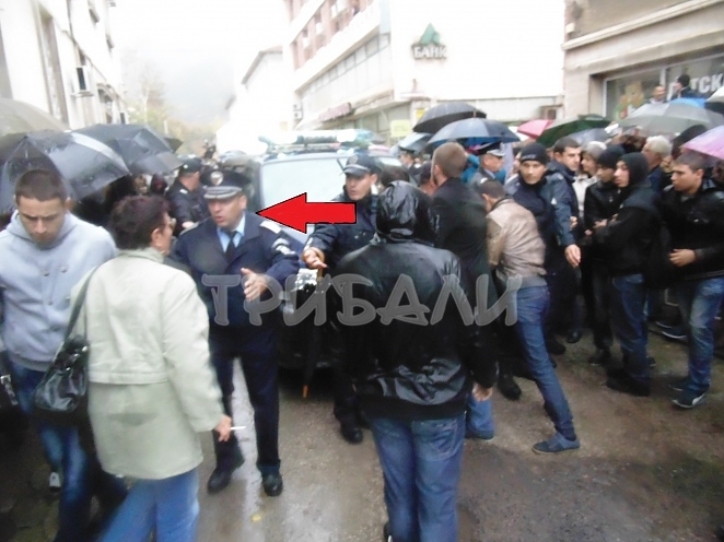 Шок във Враца! Страж на реда закриля убийците на 16-годишния Николай Димитров, който бе бит до смърт в дискотека!