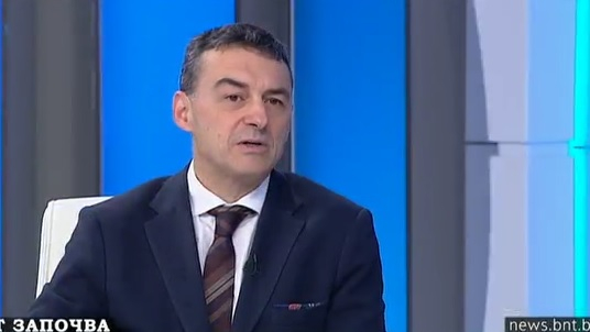 Проф. Иво Петров: Вече сме в третата вълна на К-19, но още по страшно е, че...  