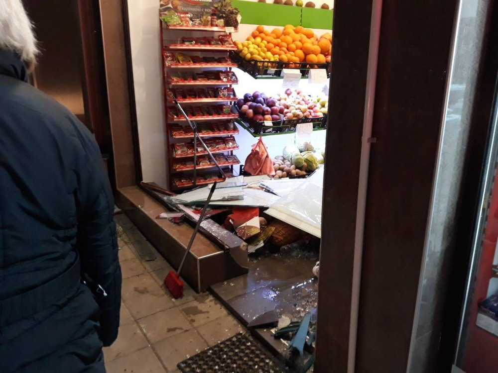 Сигнал до БЛИЦ: Пловдивчанин изтърва волана на смарта и направи голяма беля (СНИМКА)