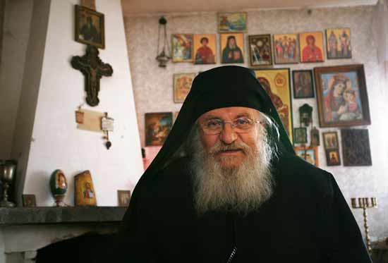 Тъжно: Приютът на Отец Иван остава на тъмно в навечерието на Коледа   