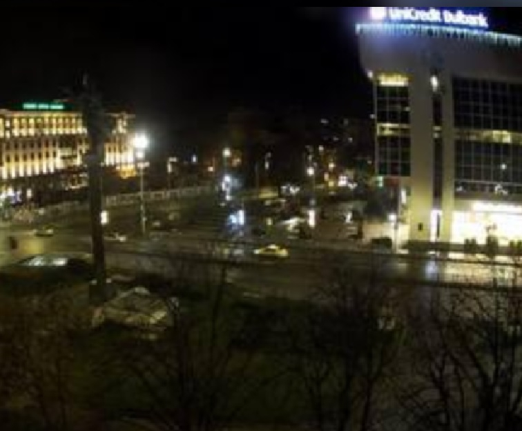 Само в БЛИЦ: Естонец прави луд цирк на метростанция Сердика - щял да се самоубива