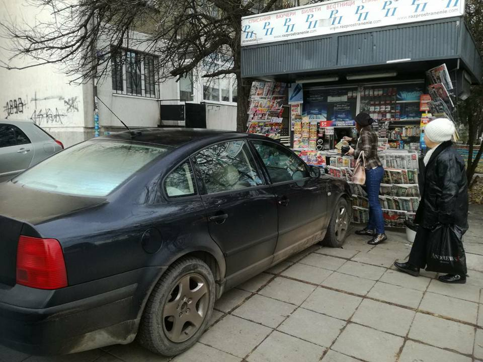 Само в БЛИЦ! СНИМКИ от София вбесиха всички: Що за идиотщина и връх на наглостта е това?