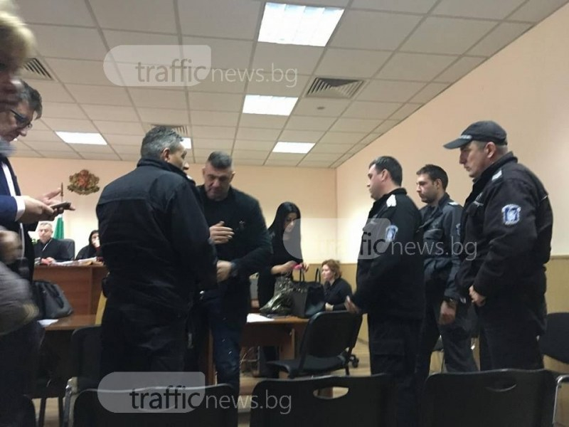 Зад решетките Райфъла преби Жигулито, който умря, а сега се вайка колко е зле там! Секси жена му спретна цирк в съда (СНИМКИ)
