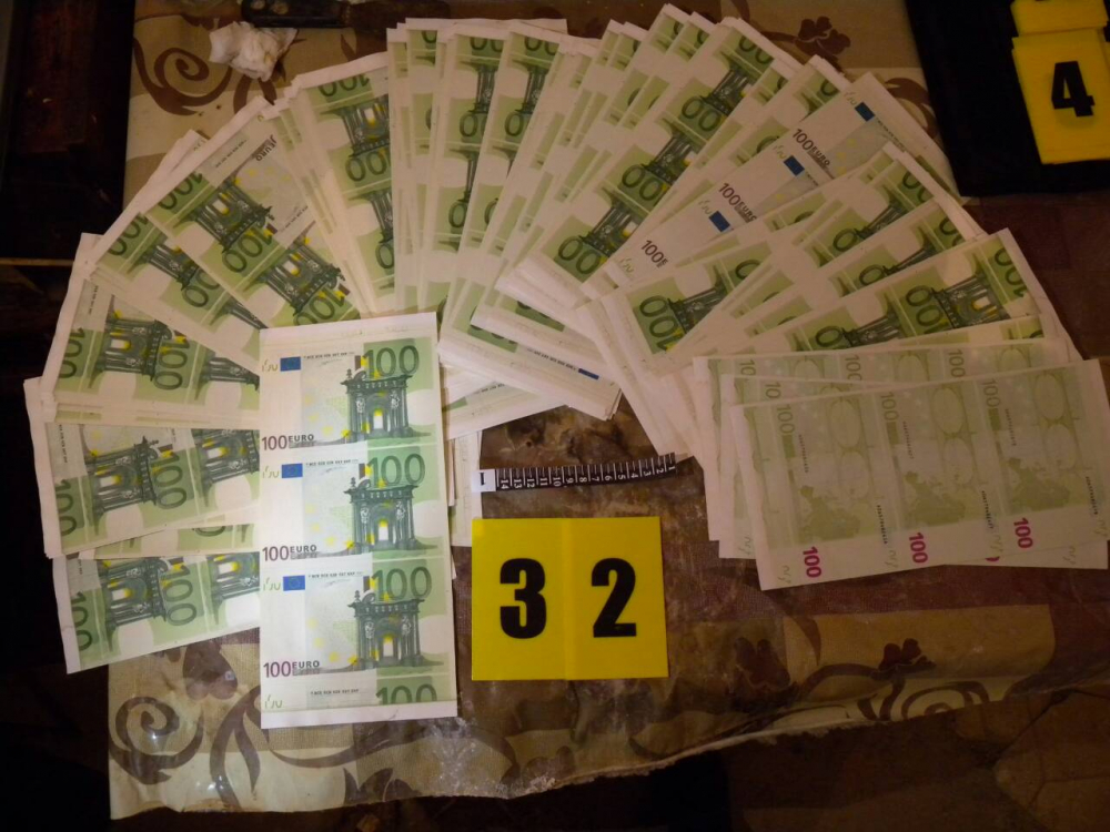 МВР показа ексклузивни СНИМКИ и ВИДЕО от спецакцията, разбила мощната банда, бълвала наркотици и менте пари