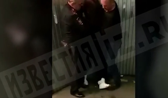 Пияна пътничка смля от бой стюардеса по време на полет (ВИДЕО)