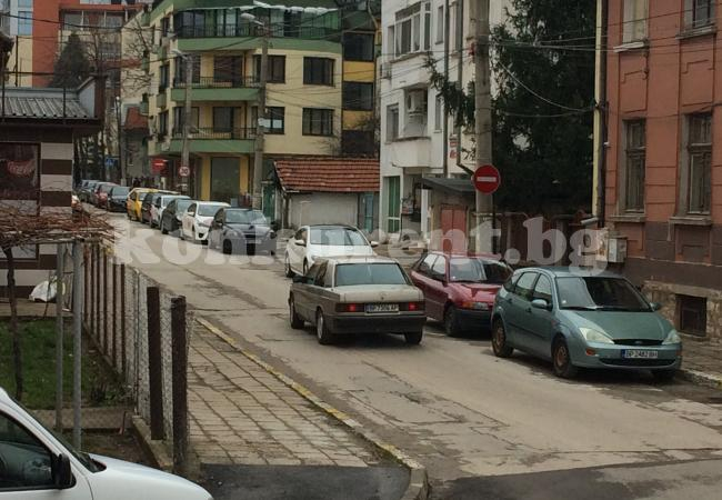 Знаете ли какво е оптимист? Отговор дава шофьор от Враца (СНИМКИ)