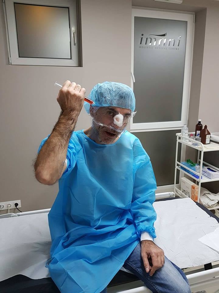 Въргала лекува нос и рамо с вампирска терапия