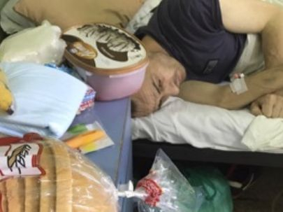 Неописуеми мъки! Венци не може да стане, сам реже загниващо месо от тялото си, моли да отрежат краката му (СНИМКИ)
