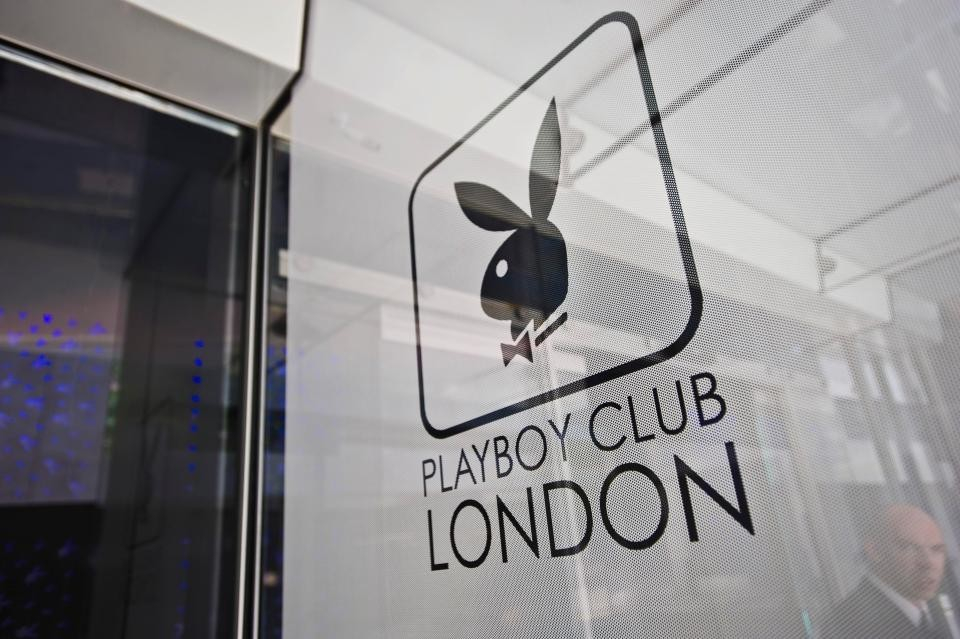 Уволниха красавица от Playboy Club заради секс с женен милионер (СНИМКИ) 
