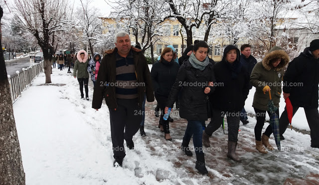 Момчилград тъжи за малката Дамла