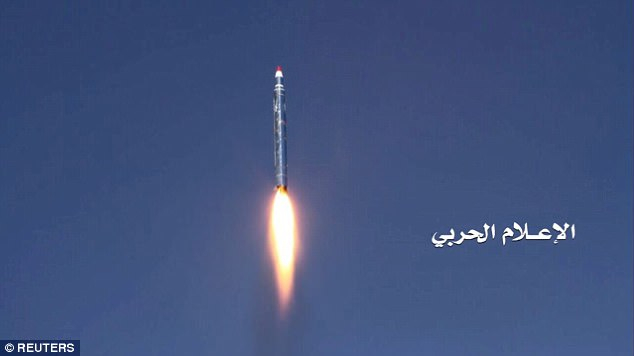  "Дейли мейл": Как Йемен изстреля ракетата, която почти достигна до двореца на крал Салман (ВИДЕО)