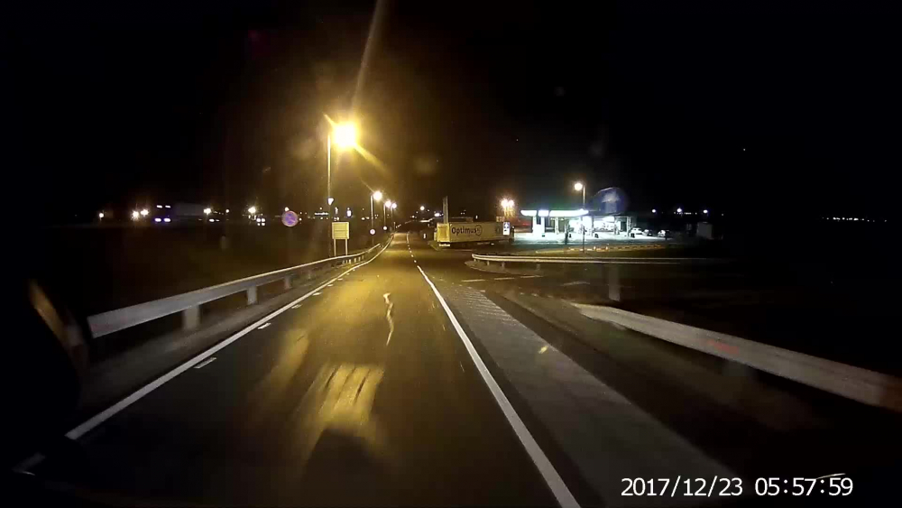 Смразяващо кръвта ВИДЕО: Нашенец на косъм от смъртта в Унгария, за малко да го убие „магистрален дух“ (ВИДЕО)