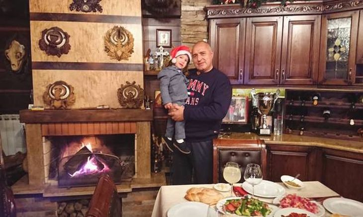 Семейните СНИМКИ на Борисов от Бъдни вечер взривиха мрежата, ето как ги оцениха над 17 000 българи