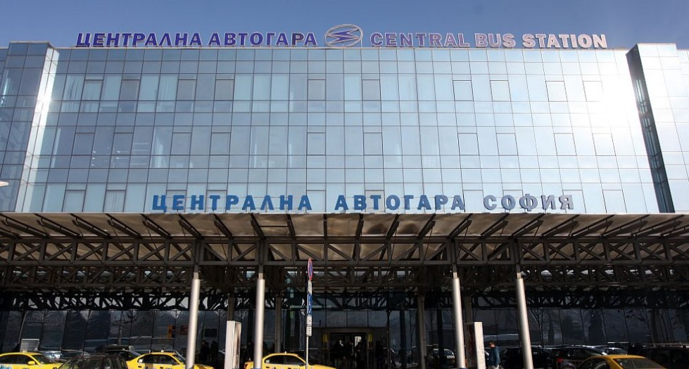 Извънредно и първо в БЛИЦ: Кошмарно кървав инцидент се разигра пред столичната Централна автогара! 