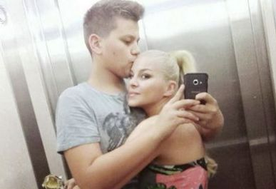 Синът на Деси Слава е неузнаваем! Свали 20 кила и се отдаде на купони с яки мацки (СНИМКИ)
