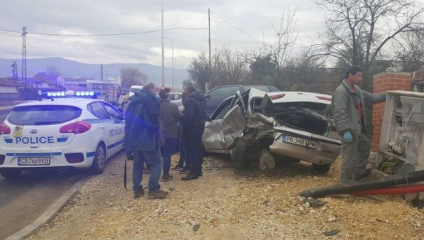 Три коли се нанизаха една в друга в Пловдив (ЗРЕЛИЩНИ СНИМКИ)