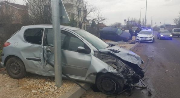 Три коли се нанизаха една в друга в Пловдив (ЗРЕЛИЩНИ СНИМКИ)