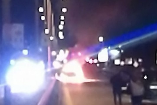 Извънредно! Горяща кола затвори Околовръстното от Созопол към Бургас (СНИМКИ)