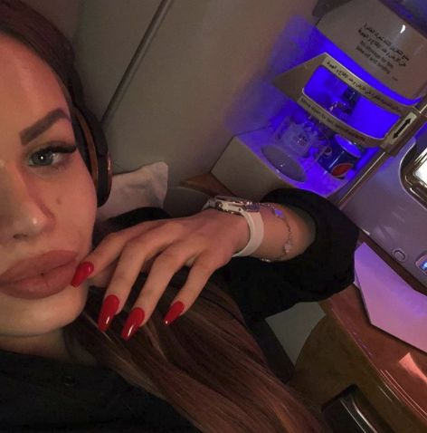 Красива руска студентка събра погледите на лондончани с бляскаво Ламборгини (СНИМКИ/ВИДЕО)