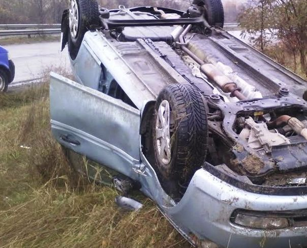 Млад шофьор изтърва колата в новозагорско село и се случи най-лошото 