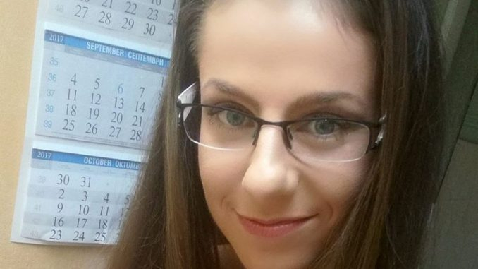 Водеща на българска телевизия се пусна гола в мрежата (СНИМКА 18+)