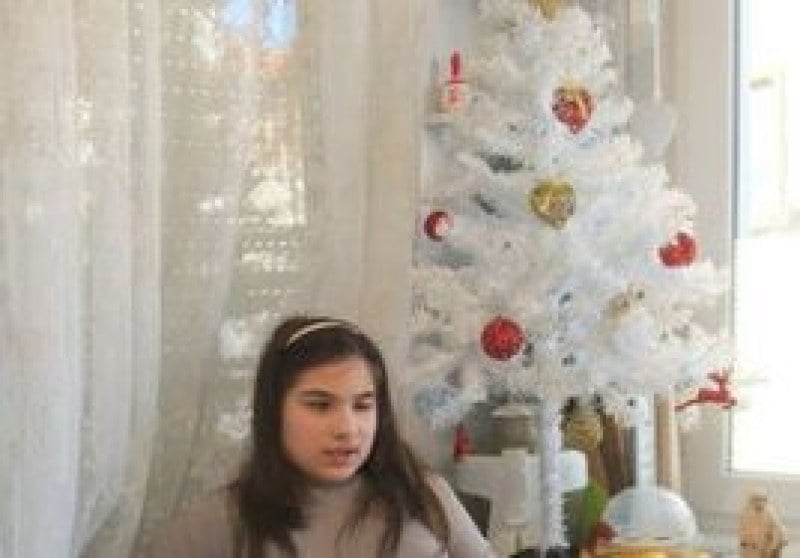 Люси, която мечтае да стане майка, се нуждае от животоспасяваща операция