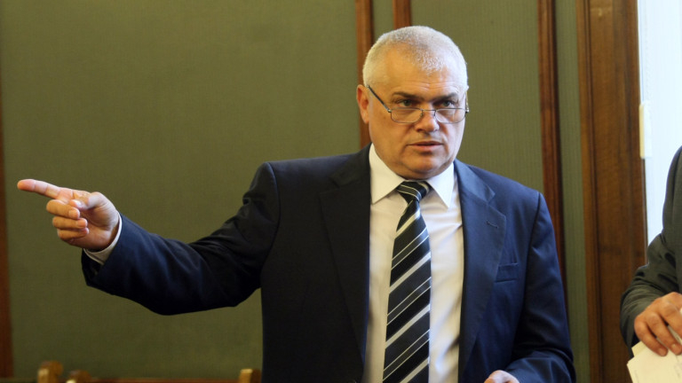 От последните минути: Валентин Радев с ексклузивни разкрития за зверската касапница с пет трупа в Нови Искър! 