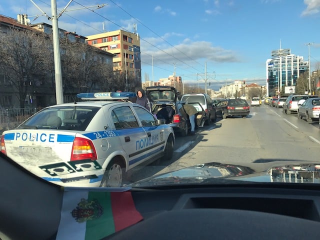 Извънредно в БЛИЦ: Зрелищен арест на ключов столичен булевард! Има много арестувани (СНИМКИ)