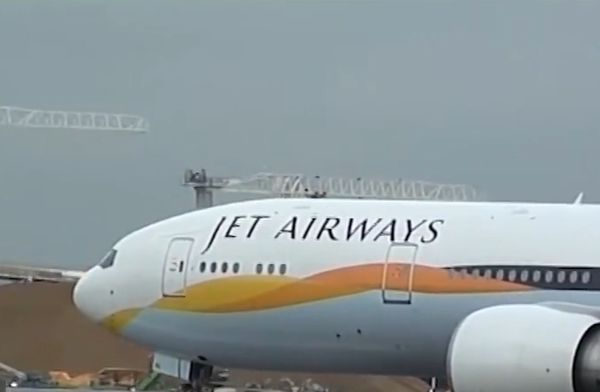 Жесток екшън в небето! 324 пътници на борда на Jet Airways изтръпнаха, когато... (ВИДЕО)
