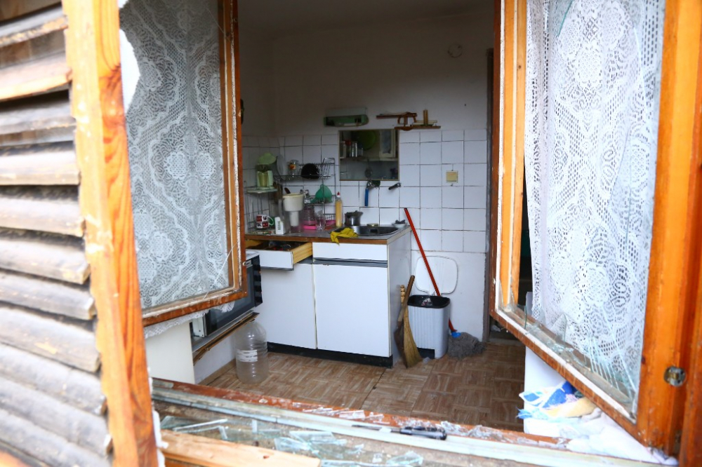 Извънредно и първо в БЛИЦ! Росен Ангелов може да е въоръжен до зъби, има пробойни от две оръжия на "тренировъчната му площадка" (СНИМКИ)