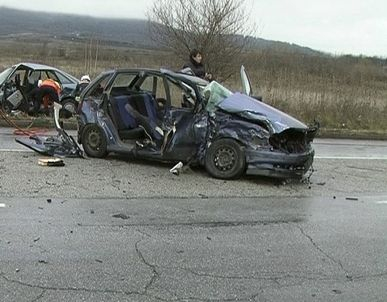 Младежи пострадаха при тежка катастрофа край Мадан