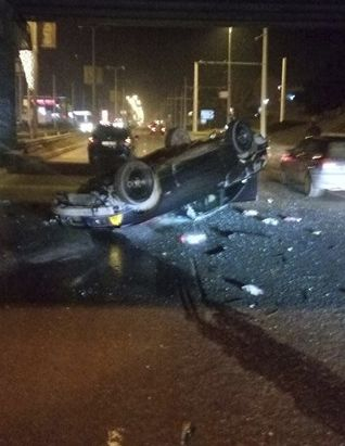 БМВ се обърнало по таван след зрелищна каскада в Русе (СНИМКИ)