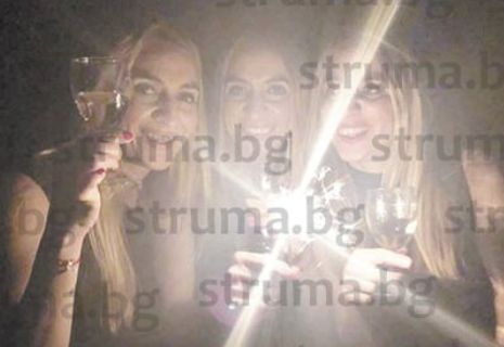 Тризначките се събраха за Нова година (СНИМКИ) 