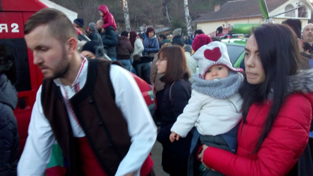 Уникално зрелище навръх Богоявление в Калофер! Градът на Ботев празнува (СНИМКИ)