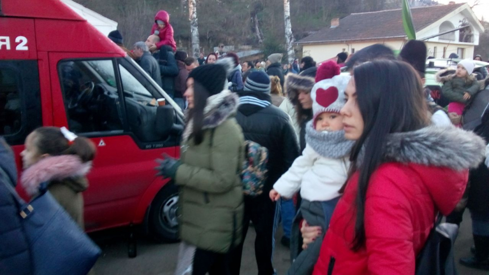 Уникално зрелище навръх Богоявление в Калофер! Градът на Ботев празнува (СНИМКИ)