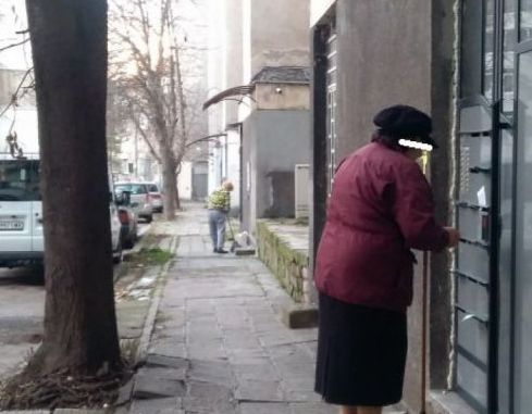 Елена от Бургас прие мургав хлапак да ѝ помогне, но после жестоко съжали
