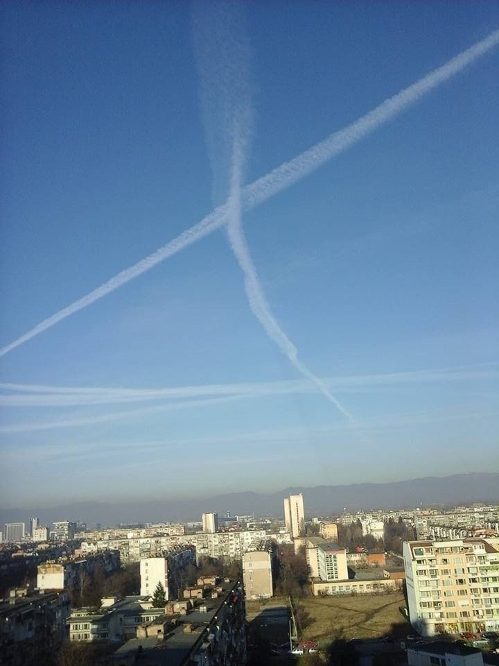 Невероятно знамение се появи в небето над столичен квартал в деня на Богоявление! (СНИМКИ)