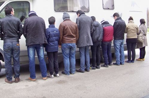 В Гърция заловиха нашенка, шофирала бус с бежанци 