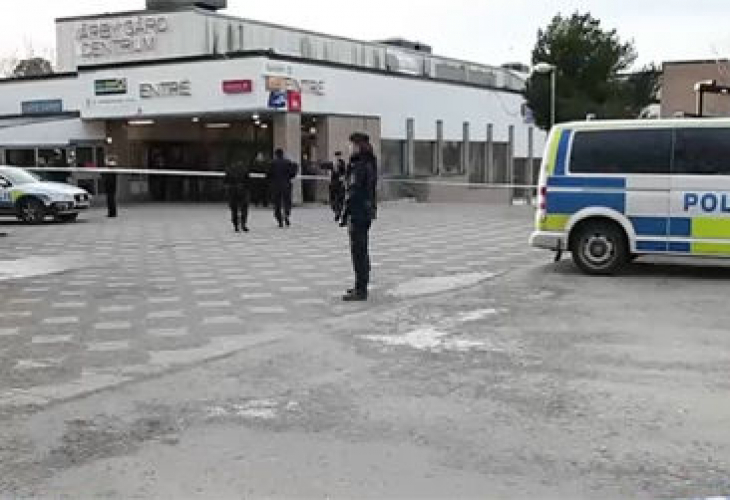 Паника в Швеция! Евакуираха голям мол