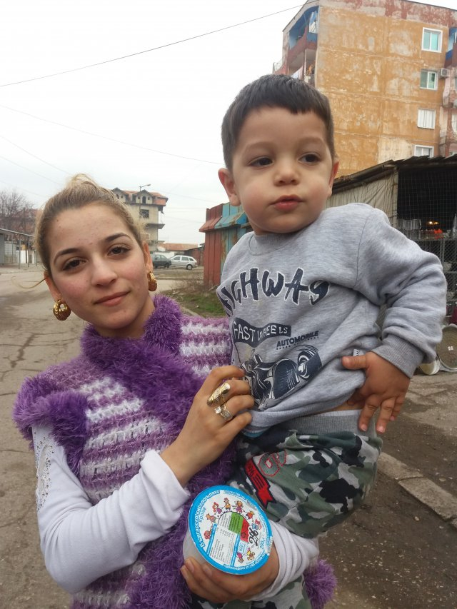 Кошмар в Пазарджик: 2-годишно дете едва не се удави в наводнено мазе (СНИМКИ)