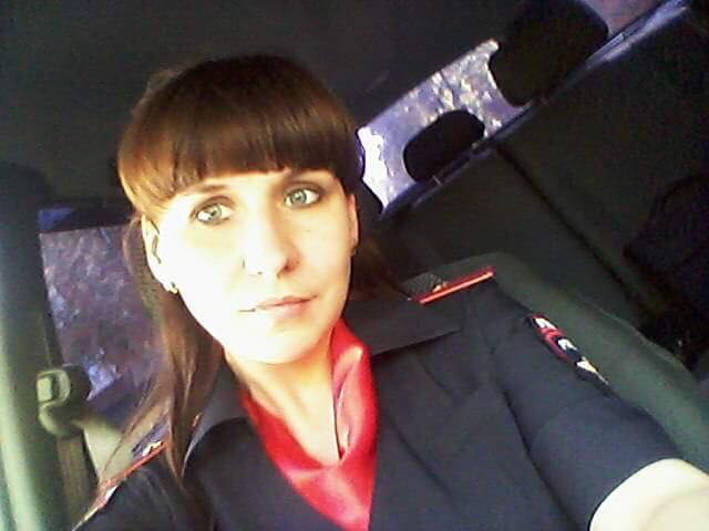 Руска полицайка скандализира със скандални СНИМКИ в провокативни пози