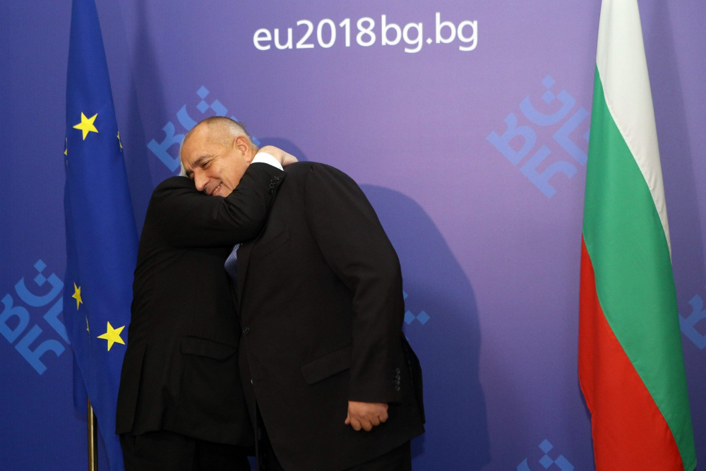 Невероятно уникални СНИМКИ показаха как Борисов посрещна Юнкер в МС