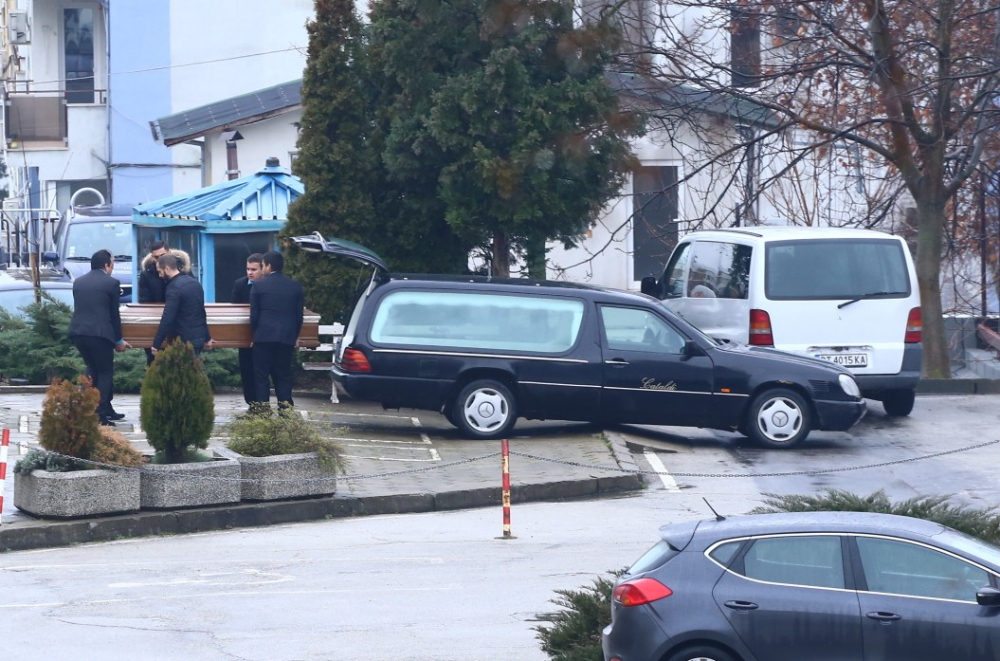 Първи СНИМКИ в БЛИЦ от погребението на показно разстреляния бизнесмен Христов! 