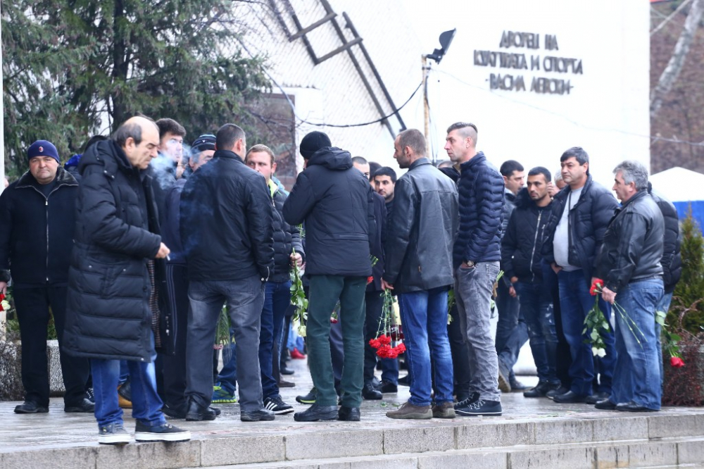 Първи СНИМКИ в БЛИЦ от погребението на показно разстреляния бизнесмен Христов! 