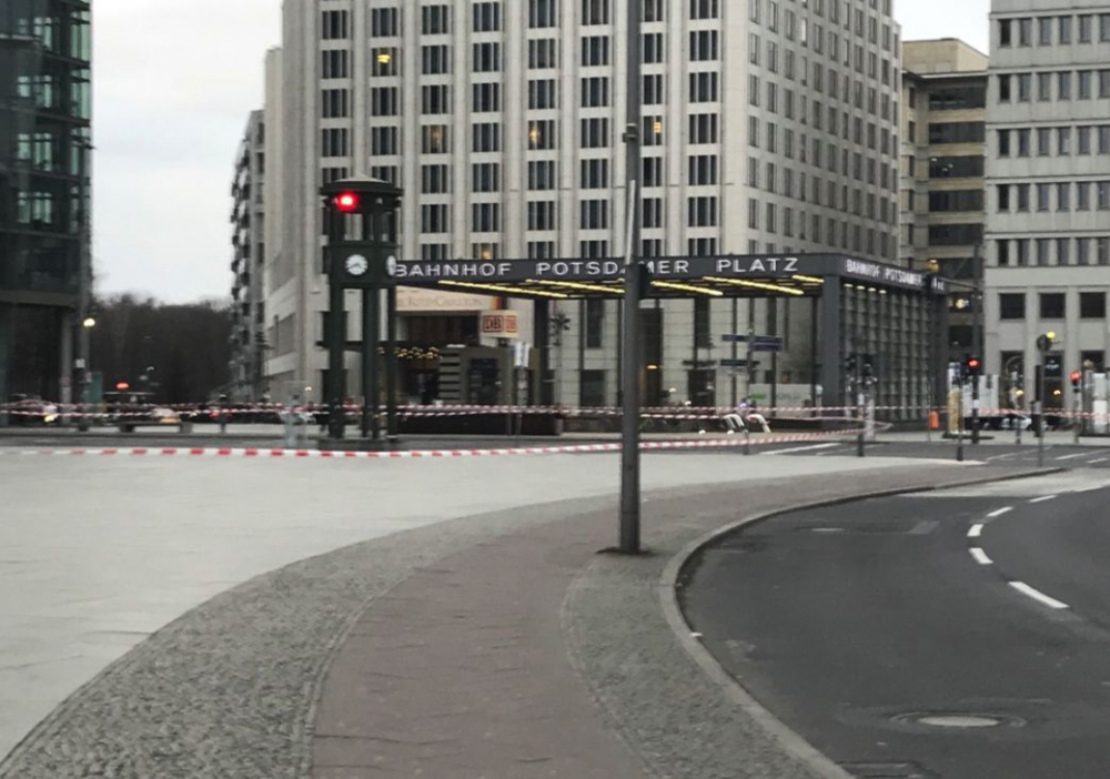 Подозрително куфарче вдигна на крак берлинската полиция (СНИМКИ/ВИДЕО)